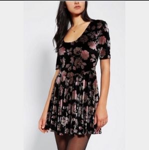 Kimchi Blue scoop neck Velvet dress